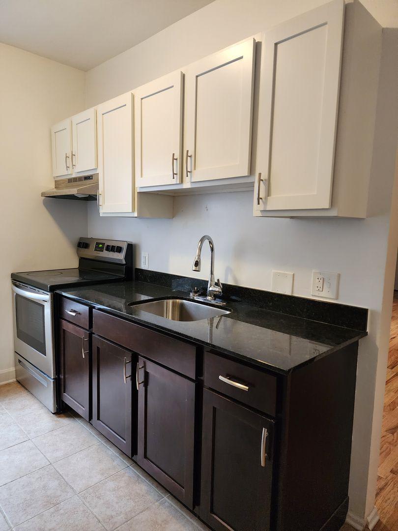 1714 W Jonquil Terrace – photo 5