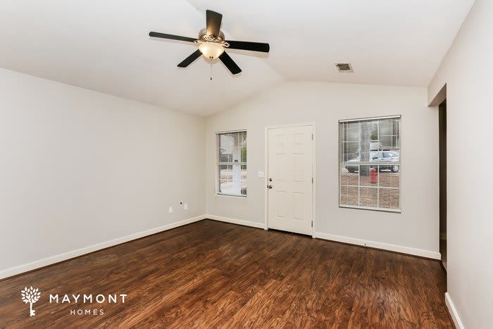 1556 Chelsea Lane – photo 4