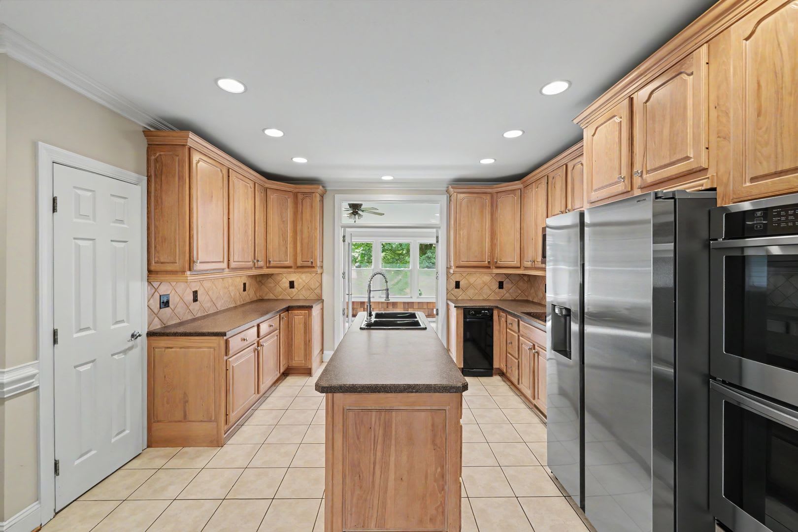 Executive 4BR Home Featuring 4.5 Baths & Walk-In Closets – photo 5