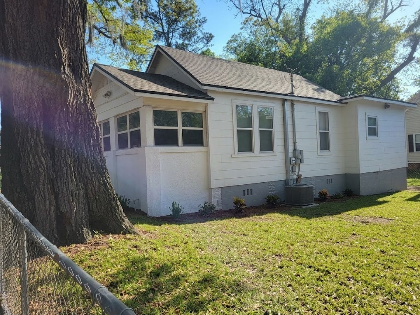 Fully Renovated 3/1 first floor single family home available for Immediate rent! – photo 2