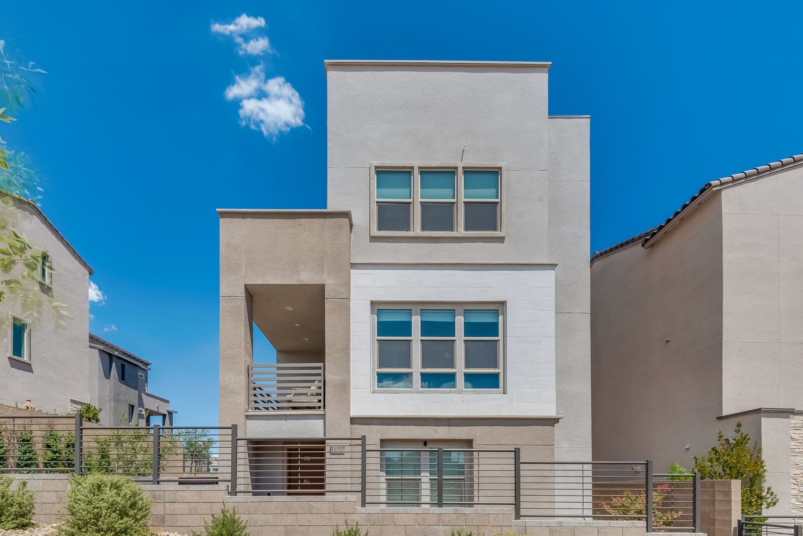 Stunning Modern 3-Story Home in Summerlin with Contemporary Style & Comfort – photo 1