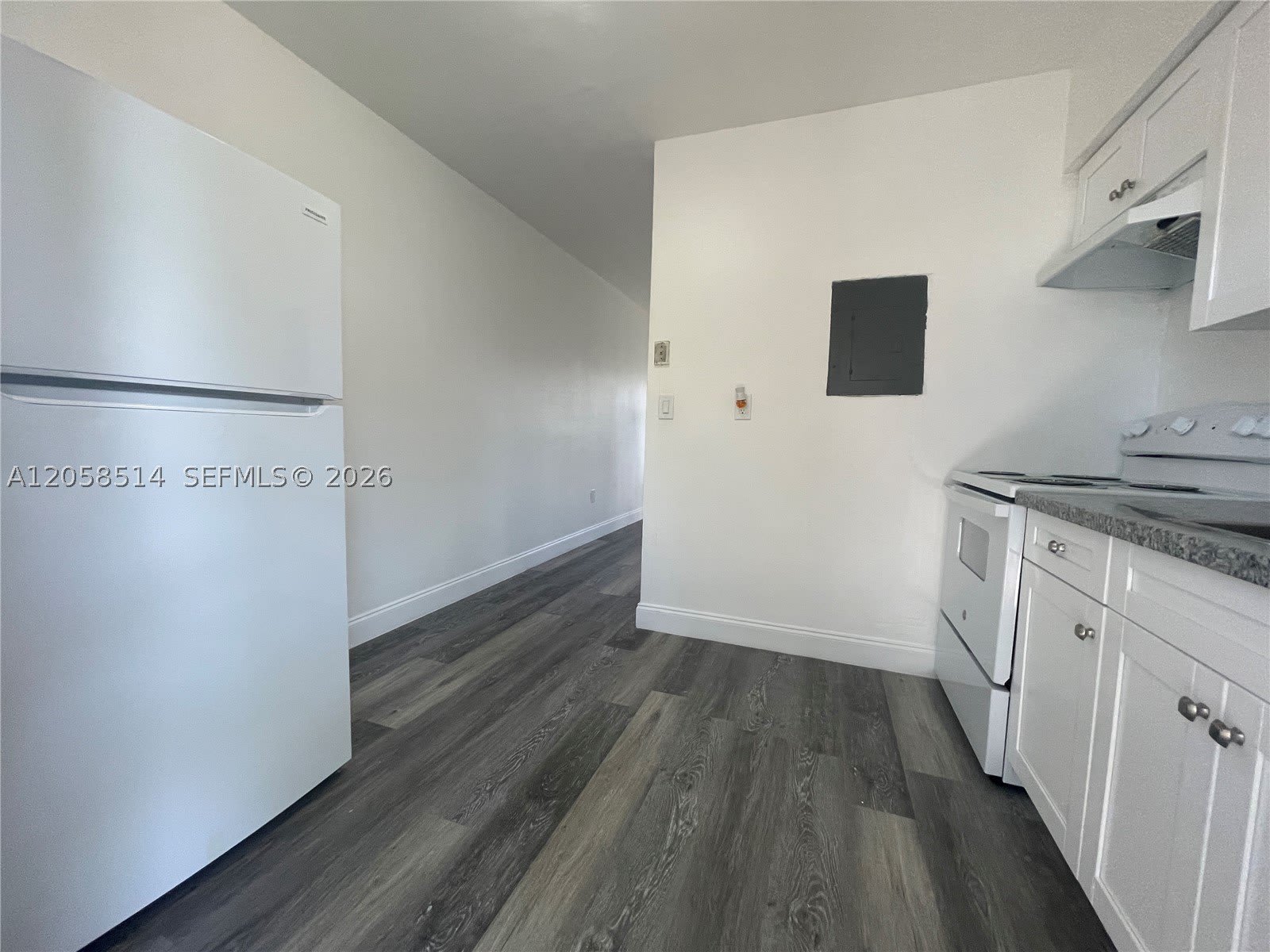 15940 NE 19th Ct – photo 4