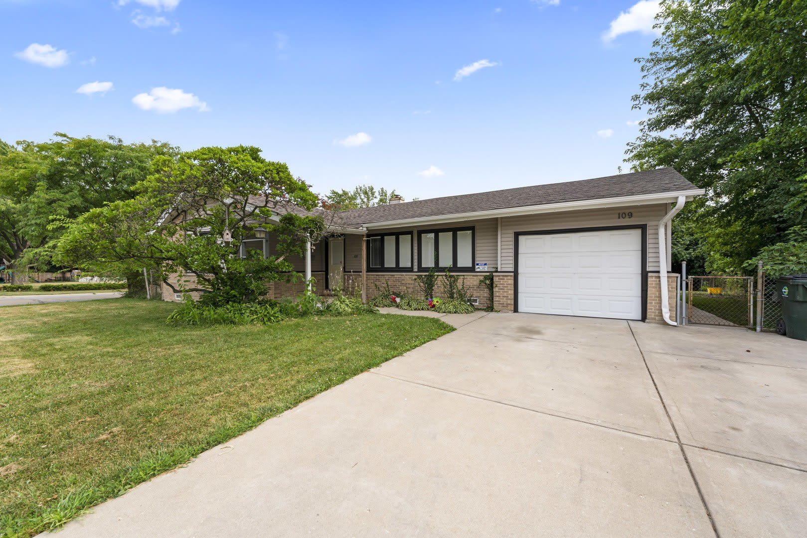 109 Landmeier Road – photo 2