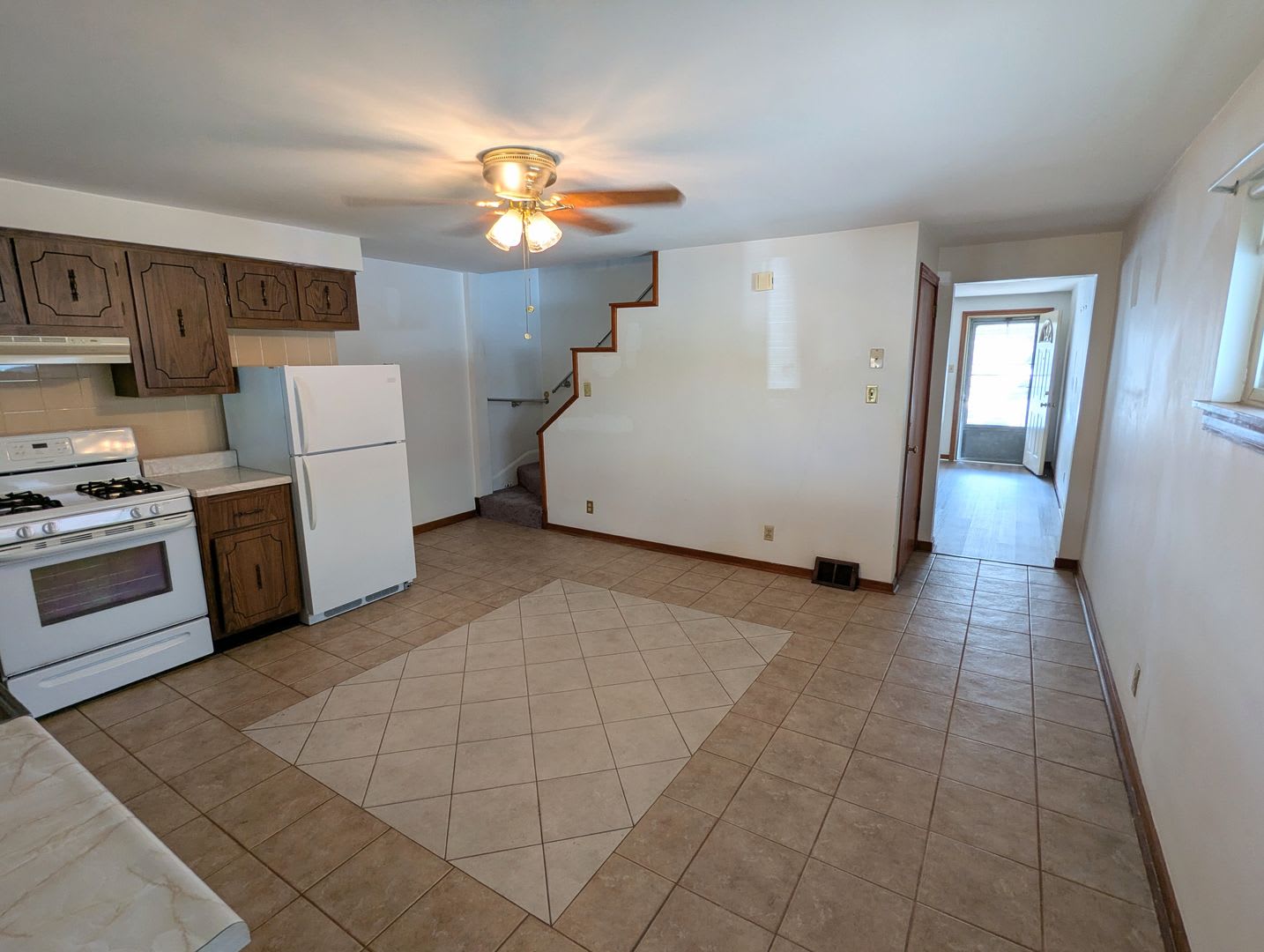 3 Bedroom 1 Bathroom Single Family Home (Bloomfield) – photo 5