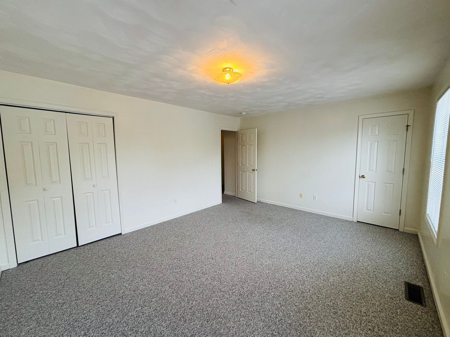 2 Bedroom, 1.5 Bath Townhouse – photo 4