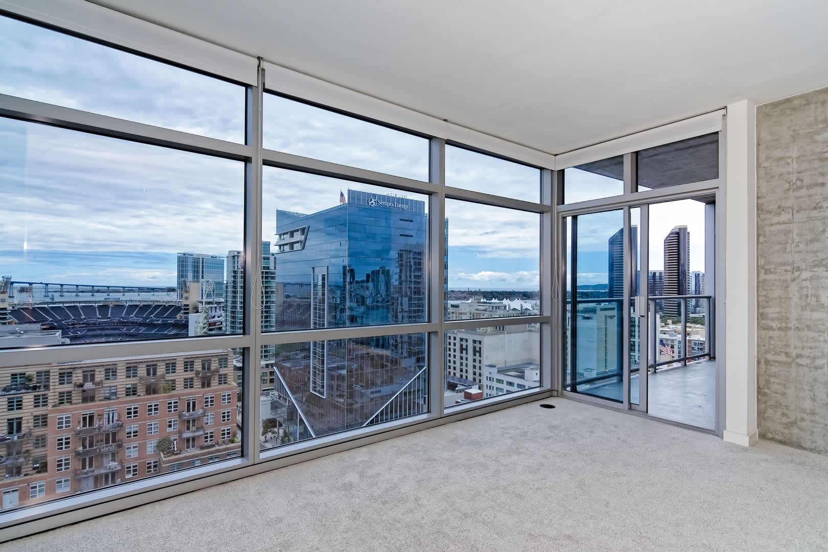Large 2bed/2ba Condo at The Mark with amazing views! – photo 5