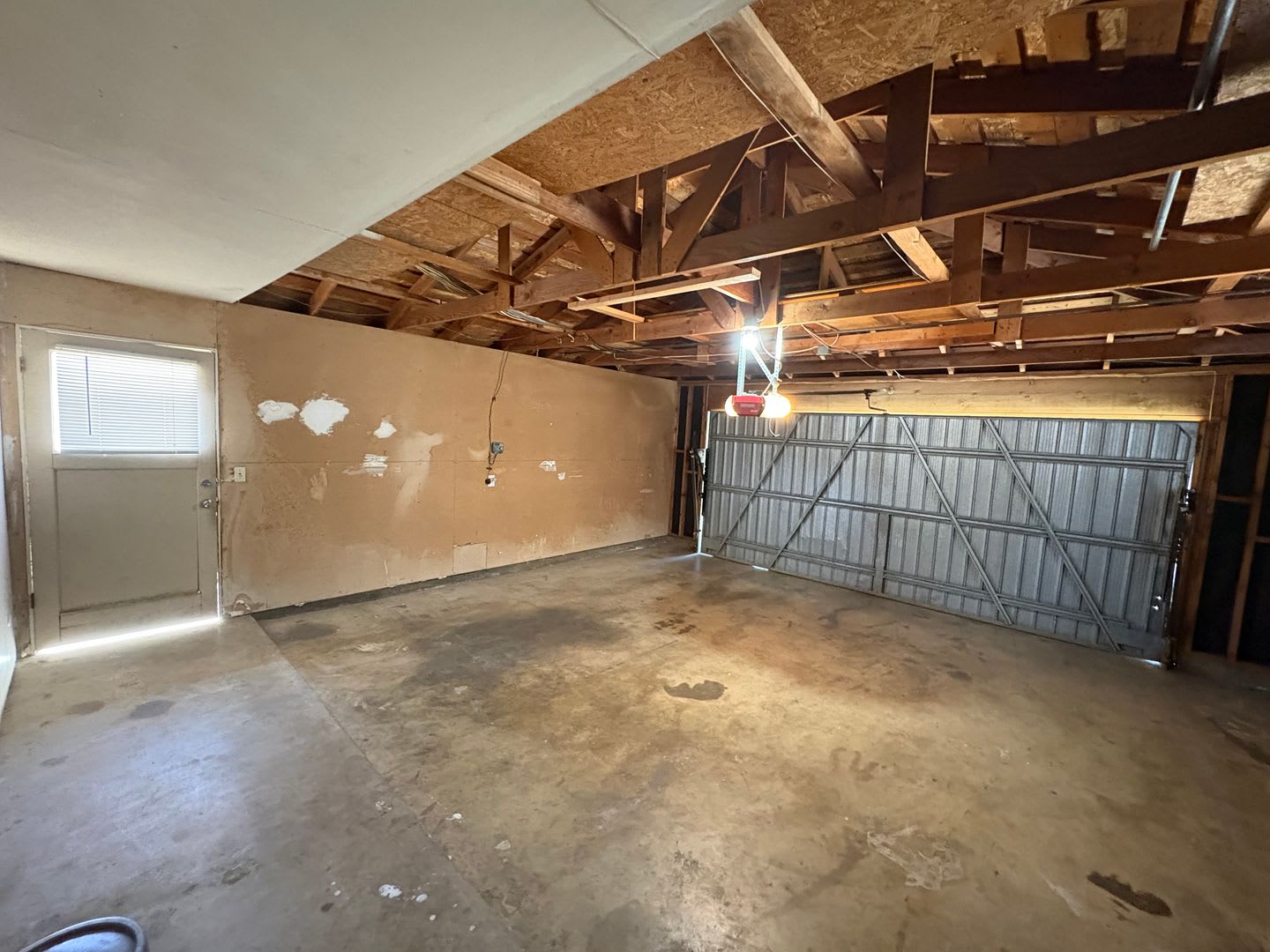 Old Style Charm Home With Pool Available Now – photo 3