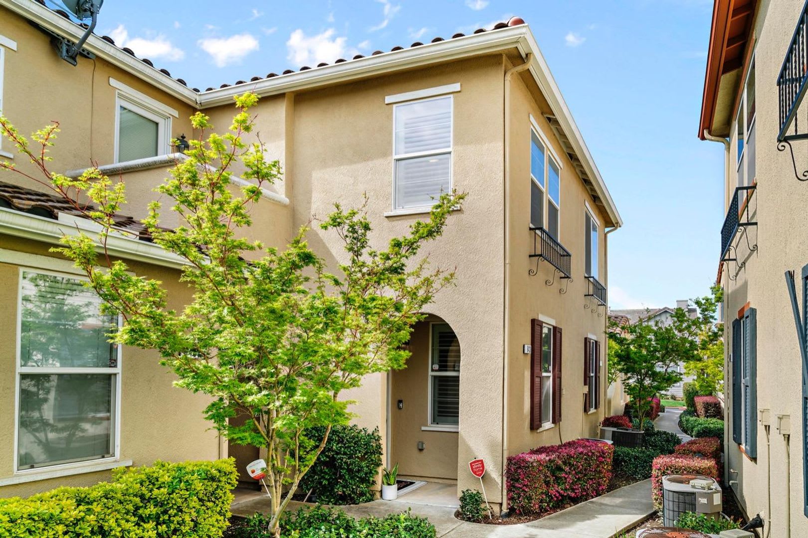 Beautiful 2 Bed 2 Bath Located In Elk Grove – photo 1
