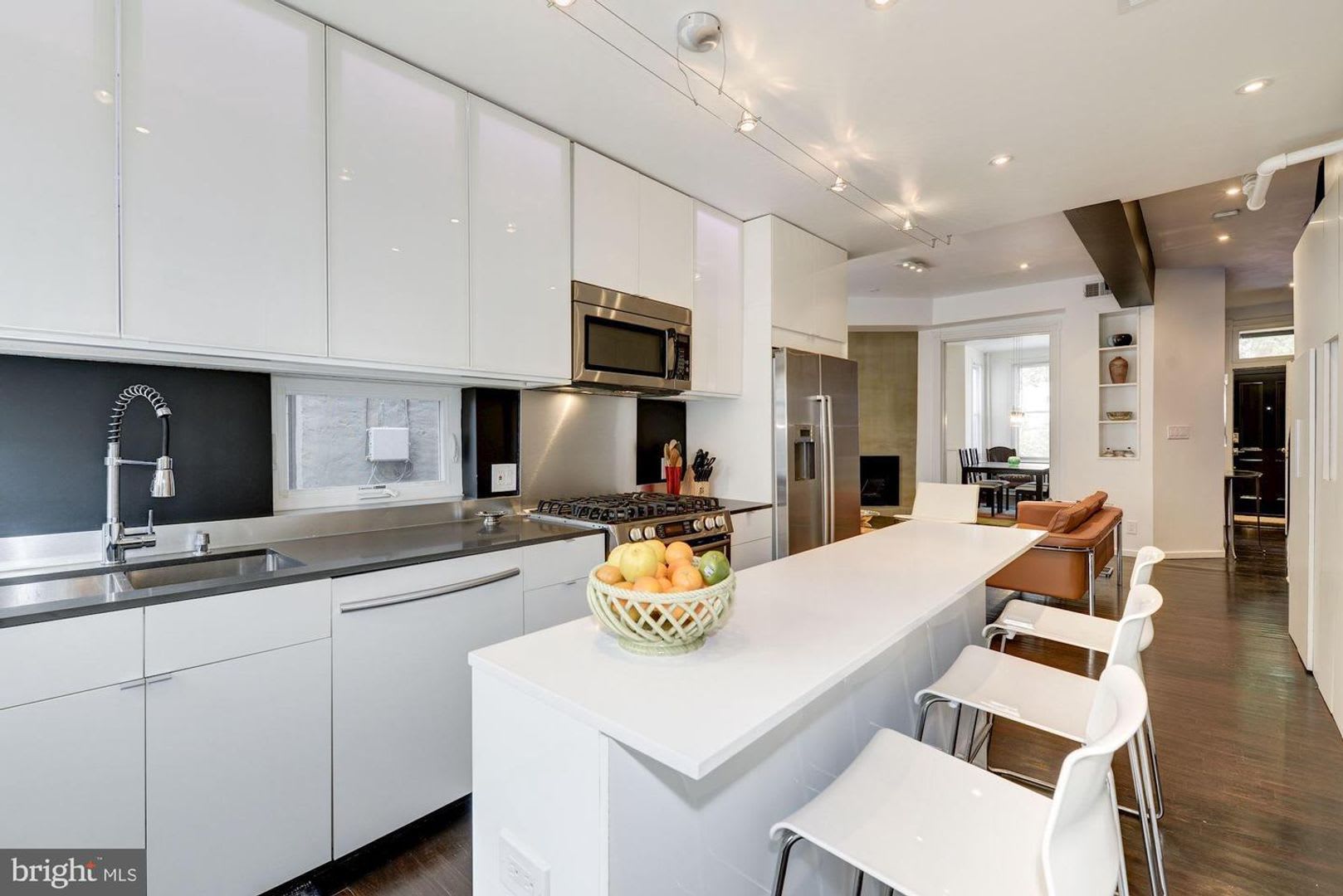 3br 2.5ba Victorian TH near Howard University in Ledroit Park – photo 4