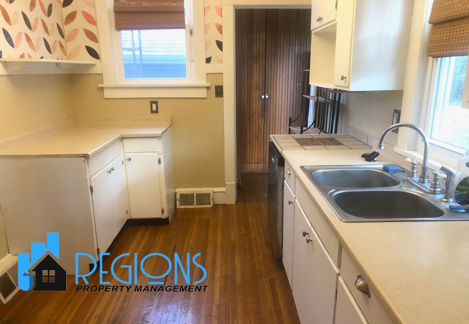 Beautiful 3BR 2 bath home in Bloomington, hardwood floors throughout, convenient location – photo 4