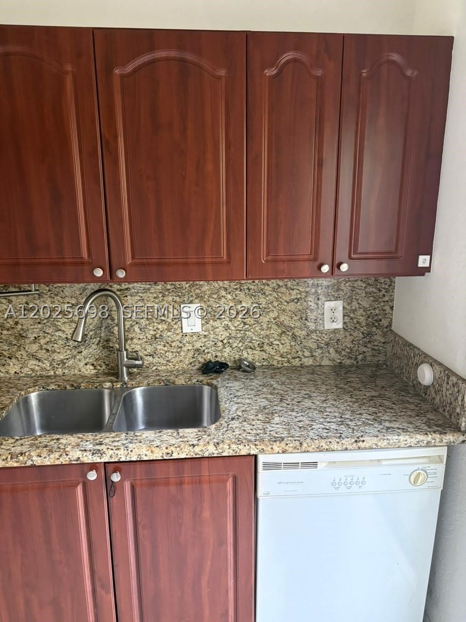 117 SE 3rd Ave – photo 3