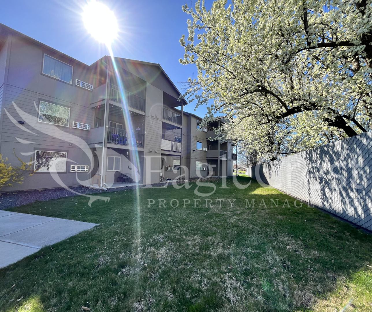 3Rd Floor Two Bedroom One And A Half Bathroom Unit With View – photo 2