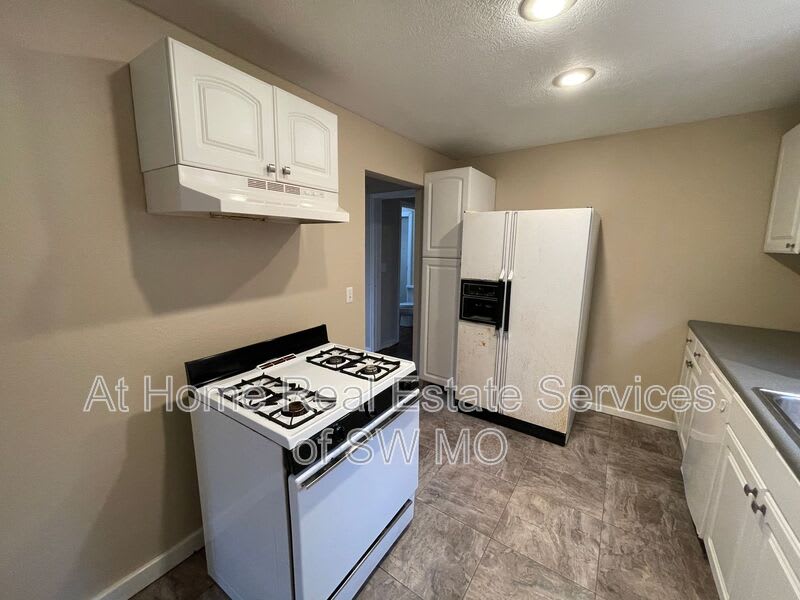 1440 E Mcdaniel – photo 5