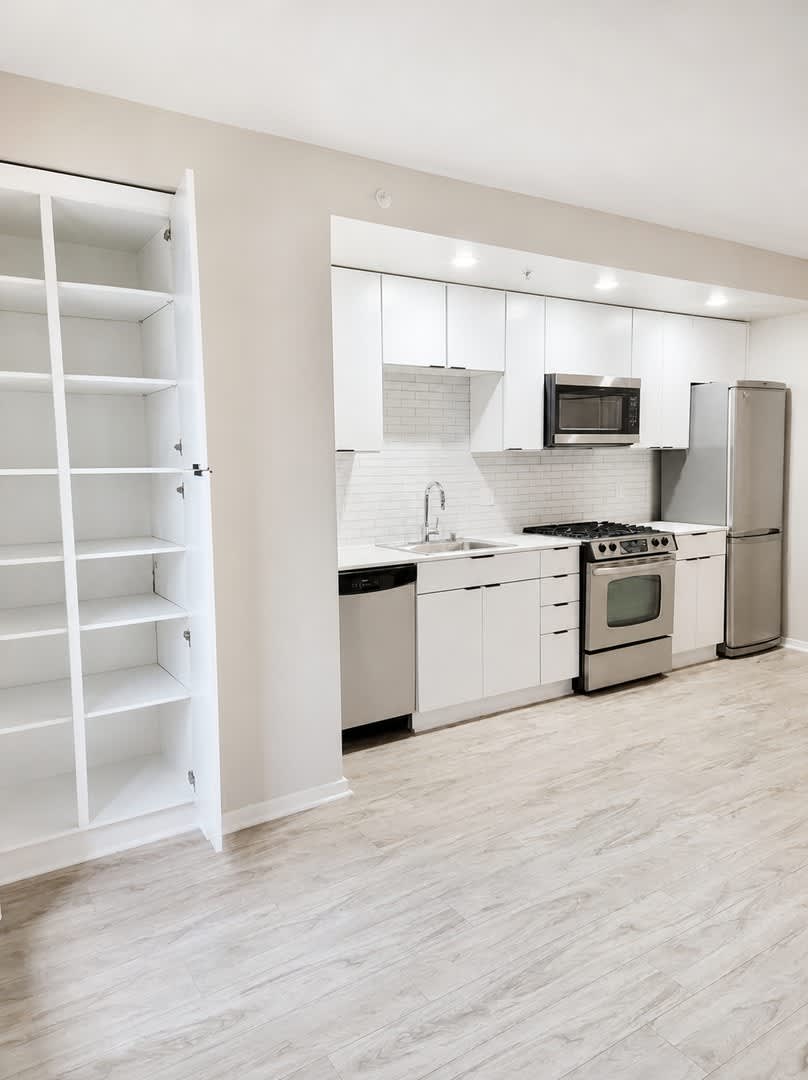 Beautifully Updated Seattle Studio Condo @ the Highly Desirable Parc-Belltown Community! – photo 3