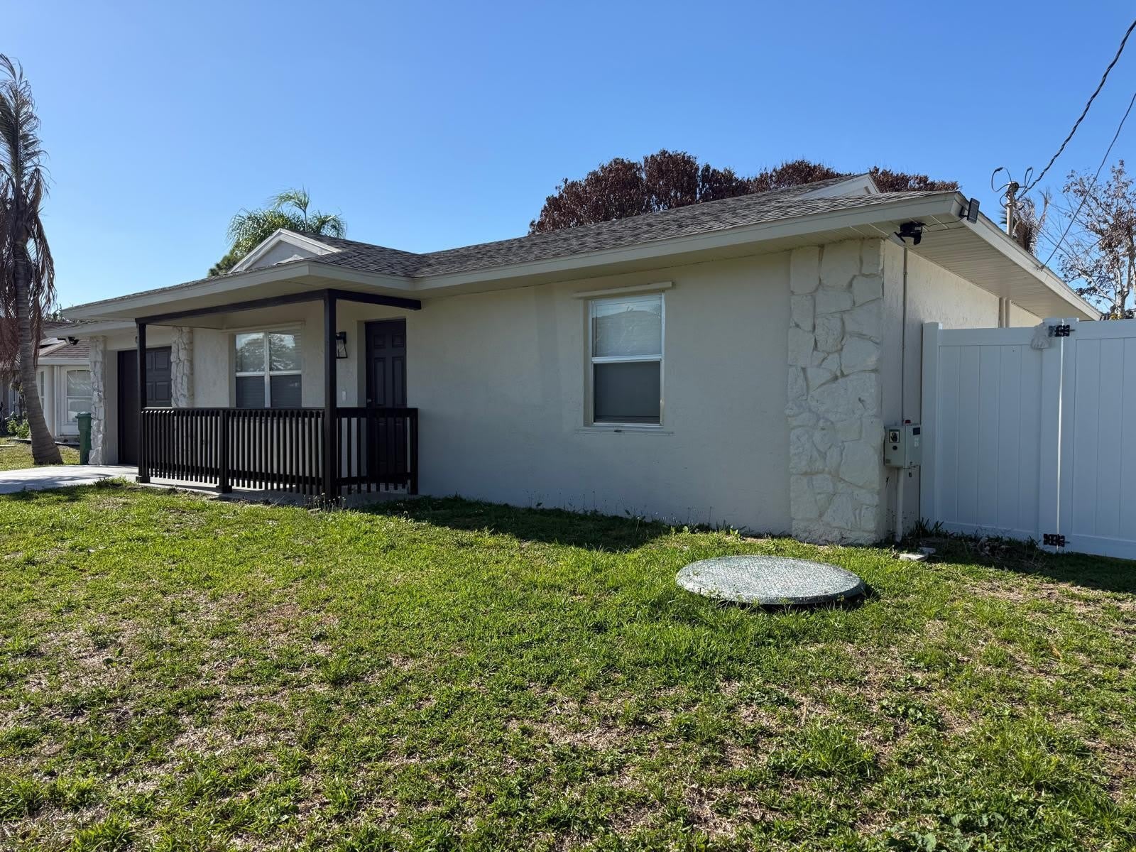 699 NW Riverside Drive – photo 2