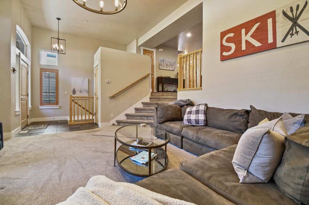 5650 Oslo Lane – photo 4