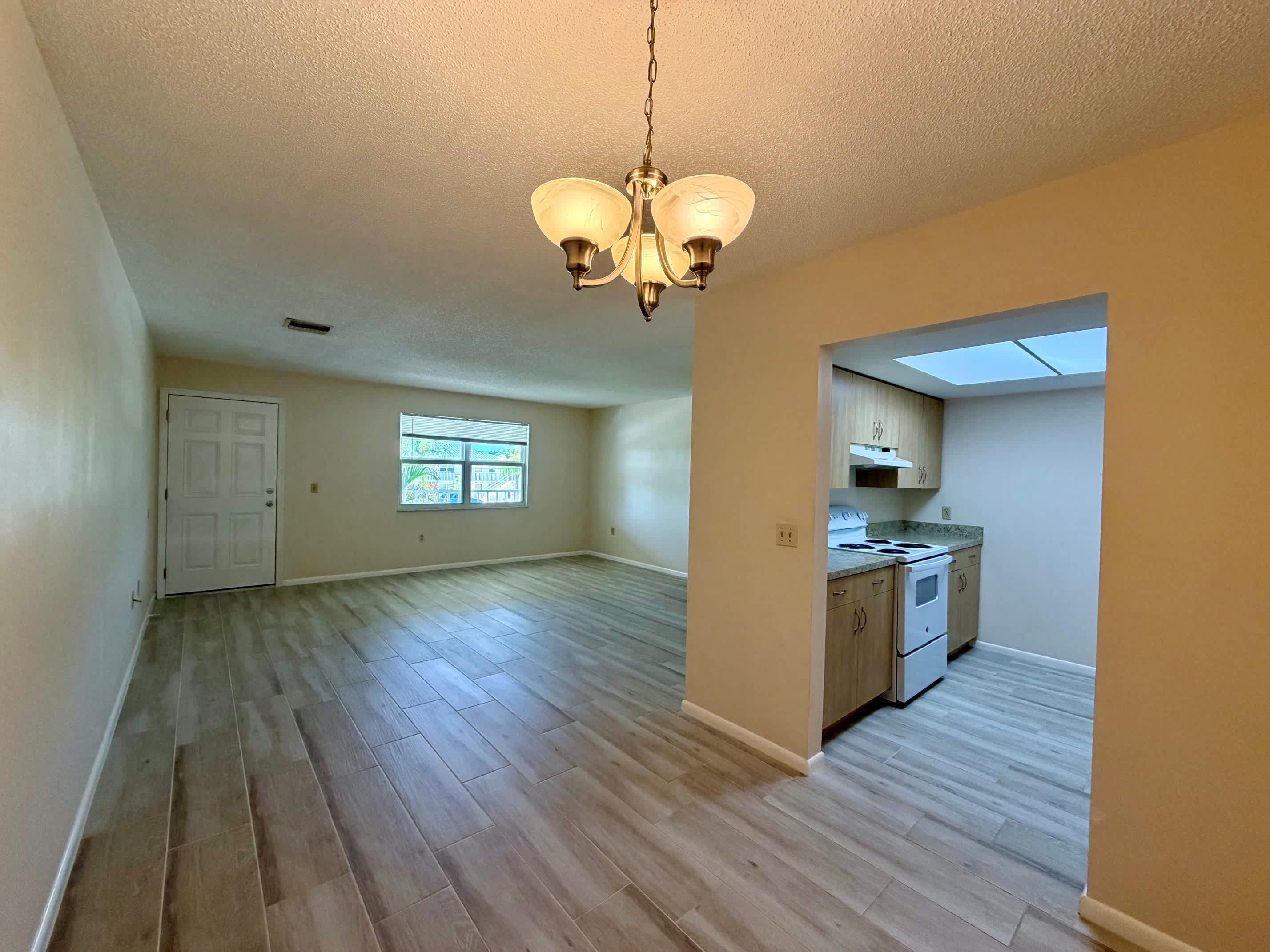 603 SW 35th Street Apt 9 – photo 1