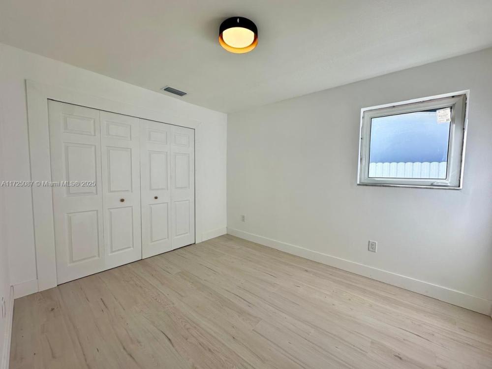 629 SW 4th St – photo 3