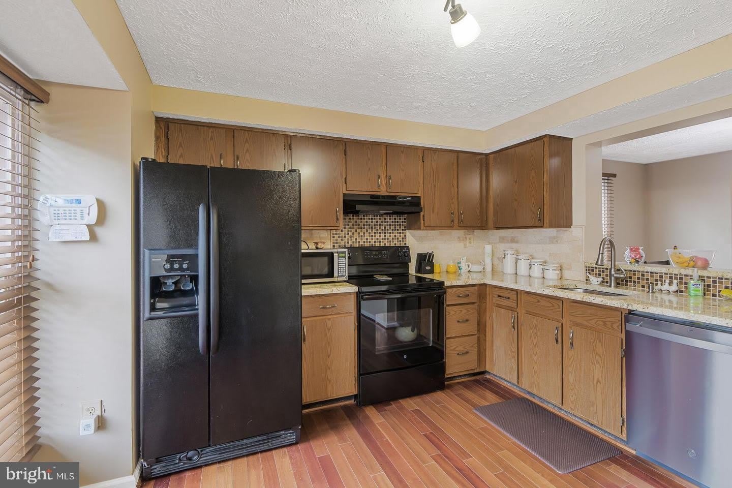 6121 CEDAR WOOD DR – photo 2