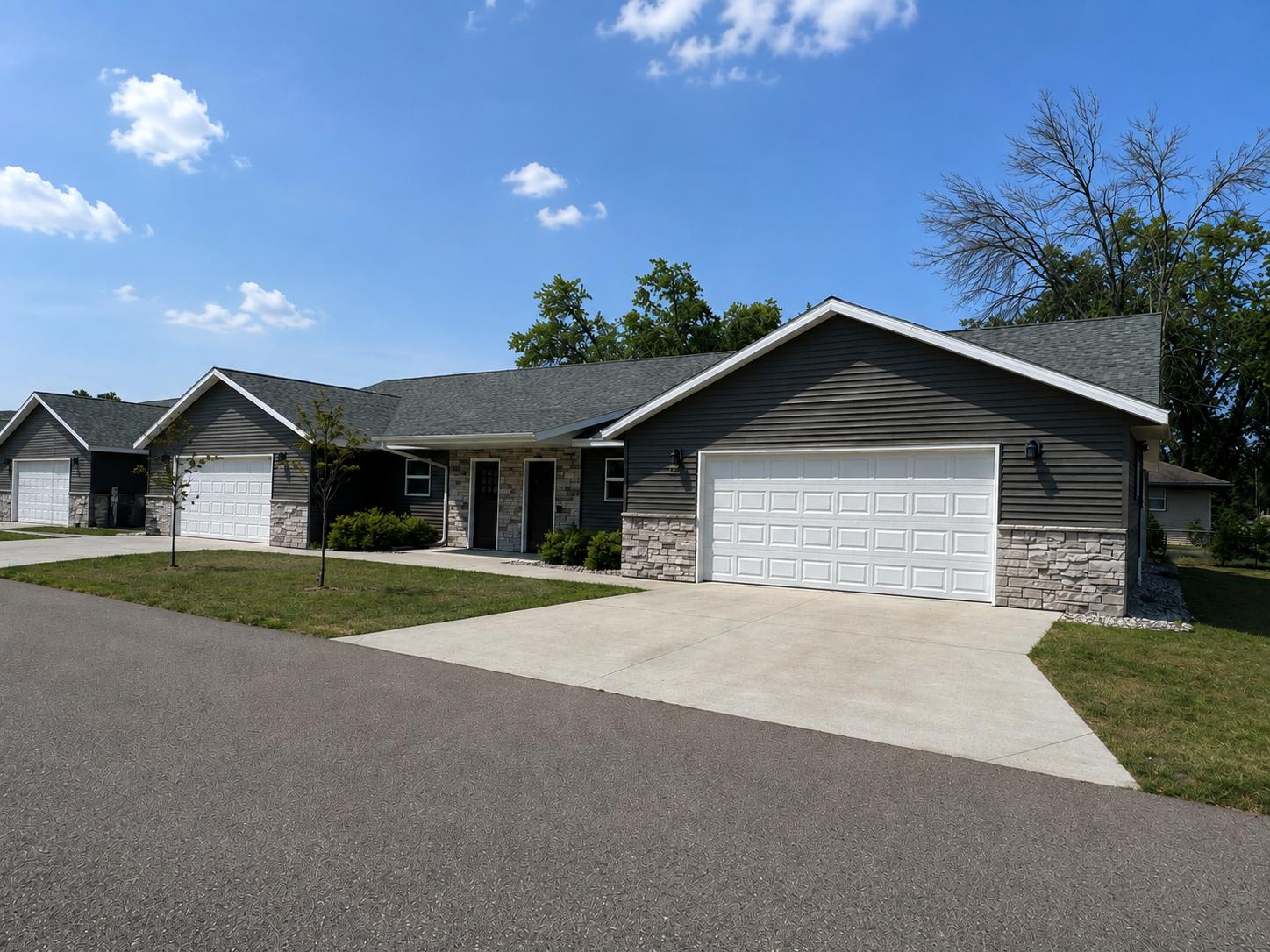 2485 Chestnut Drive – photo 2