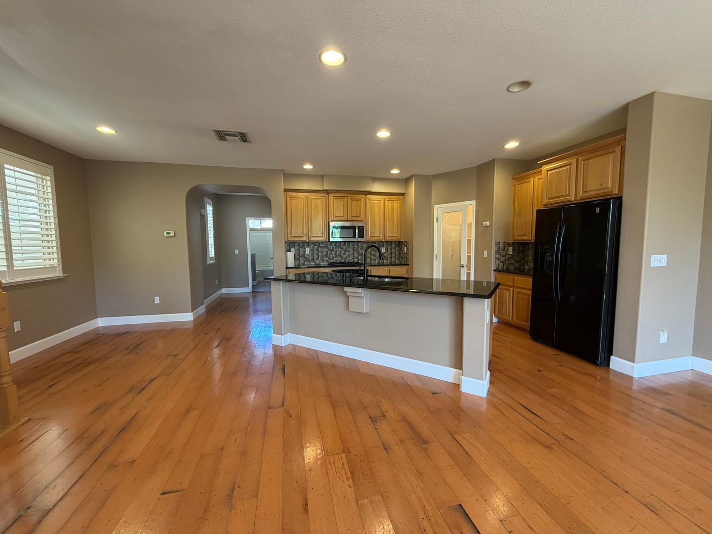 3 story newer home in great commute location – photo 1