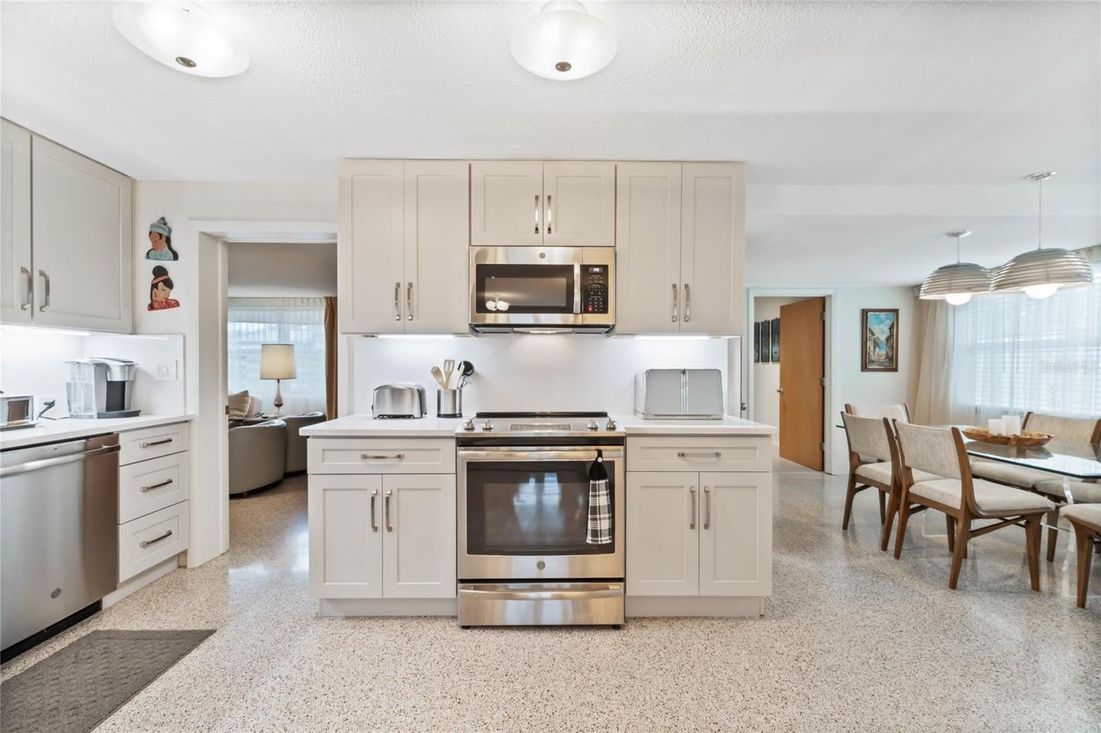 809 E 15Th Avenue – photo 2