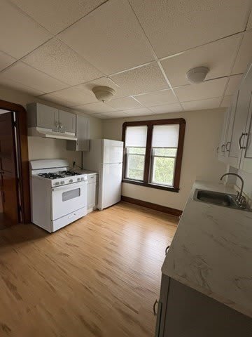 968 Robeson St – photo 3