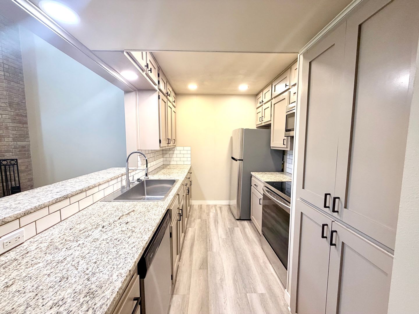 Stylish Two-Story Duplex with Loft, Fireplace & Private Backyard in New Braunfels! – photo 5