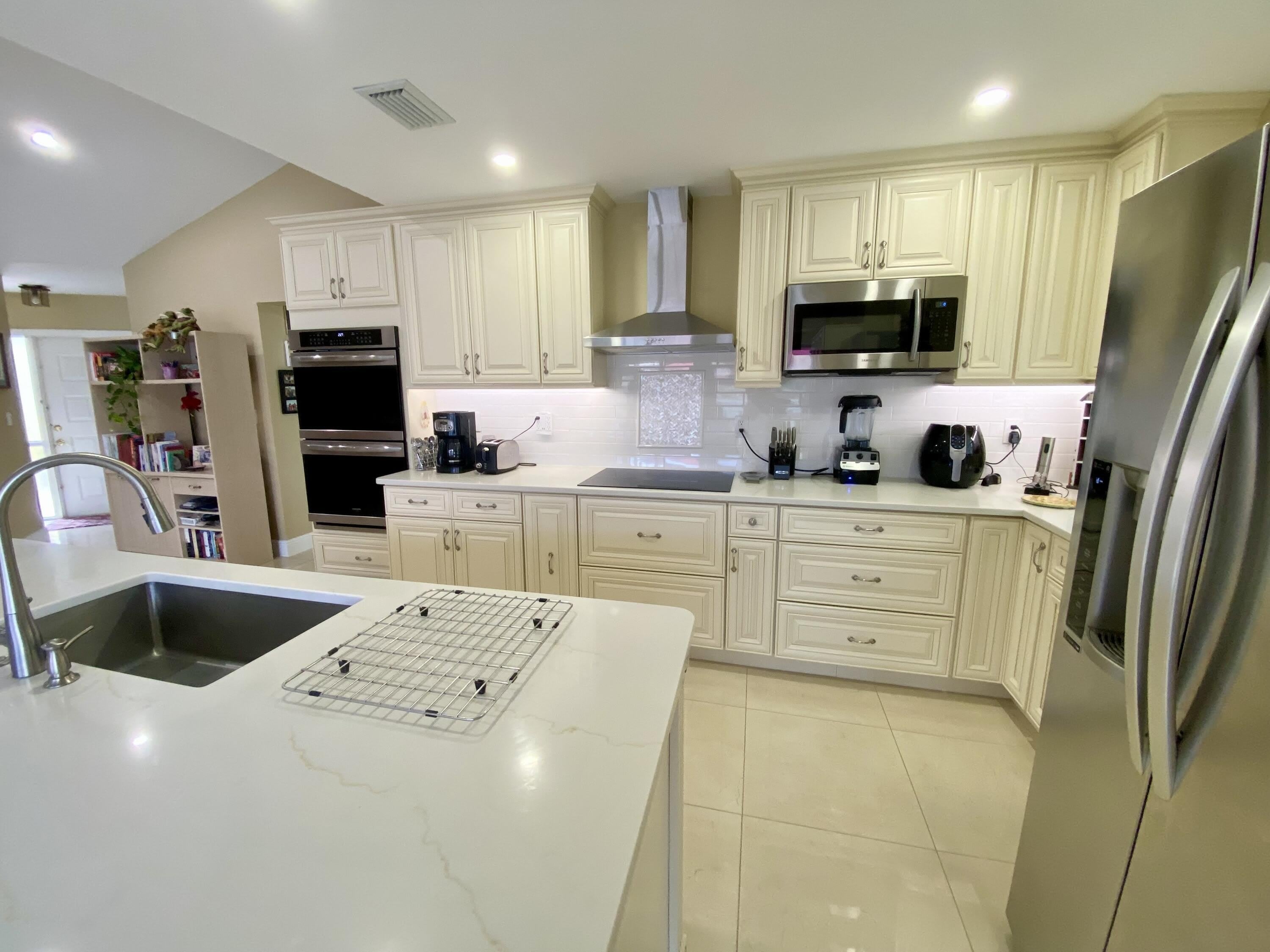 1127 E Seminole Avenue – photo 3