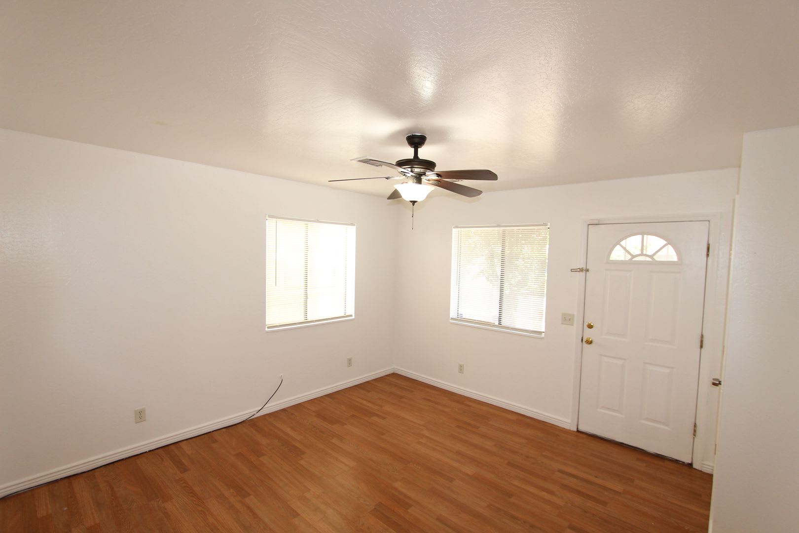 4 Bedroom Townhome With Fenced Backyard Main Level Bedroom – photo 5