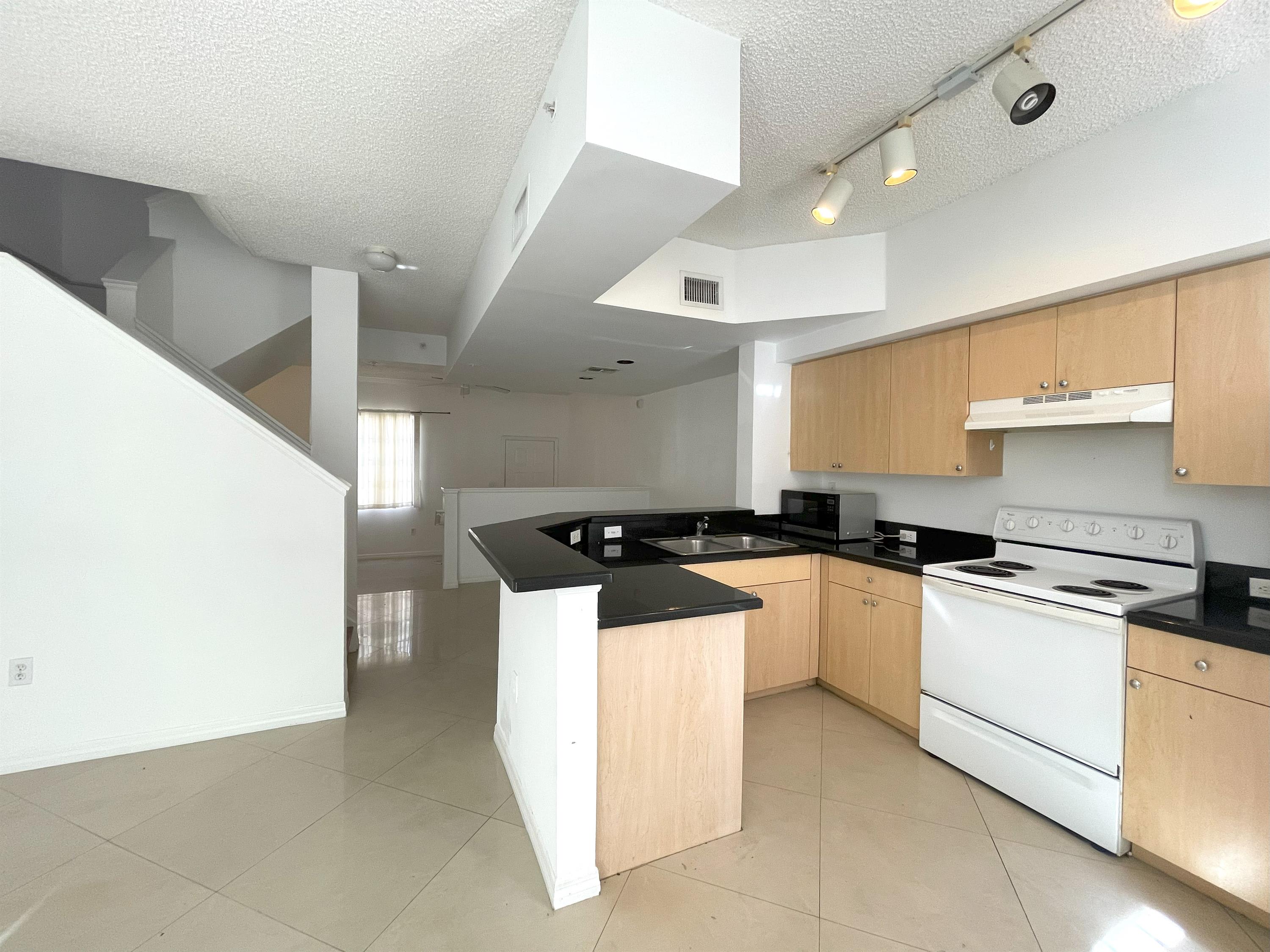2831 Northeast 185Th Street 1Unit 603 – photo 4