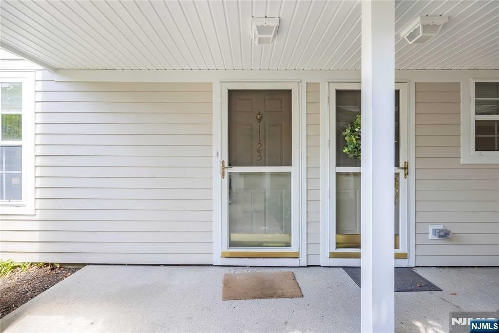 1123 Hyde Park Court – photo 3