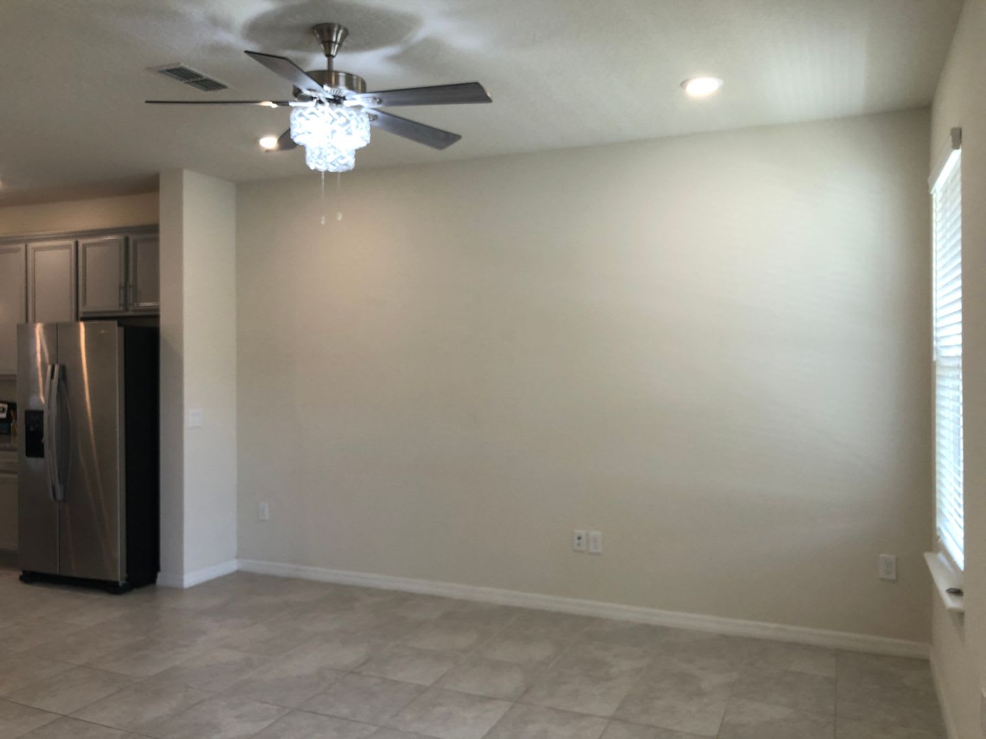 MOVE IN SEPTEMBER! IMMACULATE RENTAL! 2x2.5 TOWNHOME WITH PRIVATE COURTYARD! 2 CAR GARAGE! – photo 4