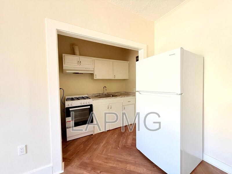 1614 N. Kenmore Avenue – photo 2