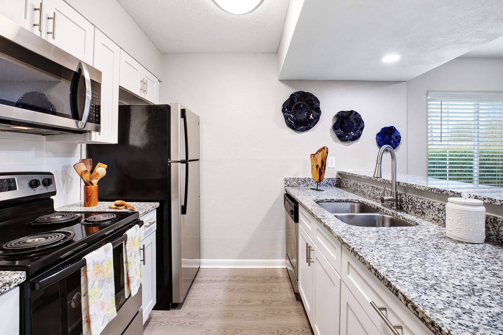 Waters Edge Apartments – photo 2