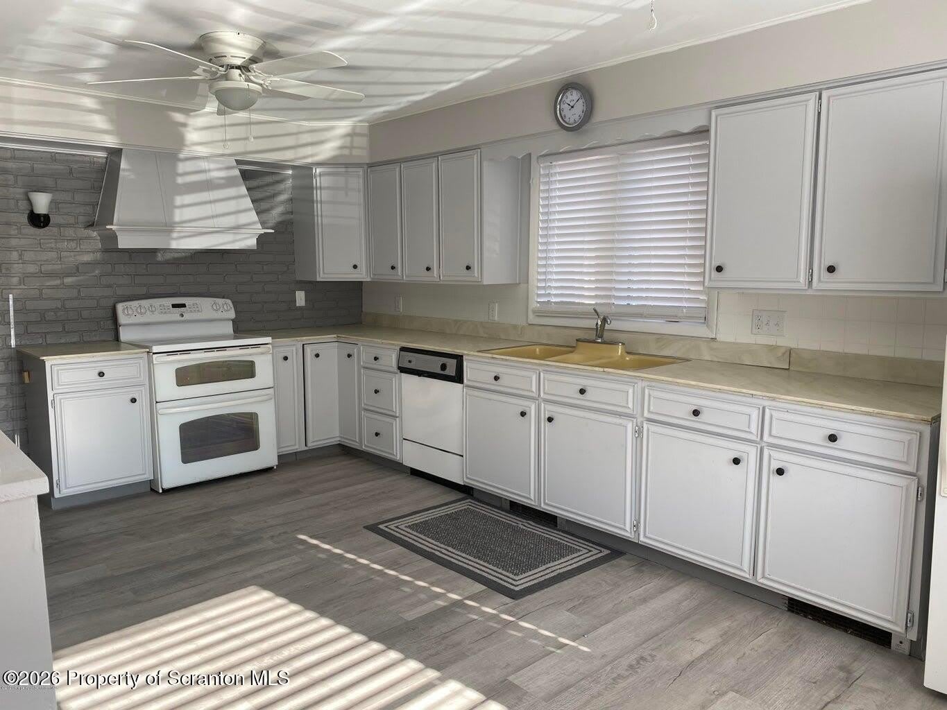 131 S Blakely Street – photo 2