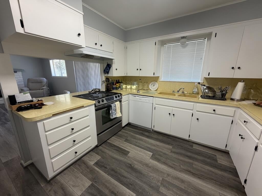802 Lake Dr – photo 3