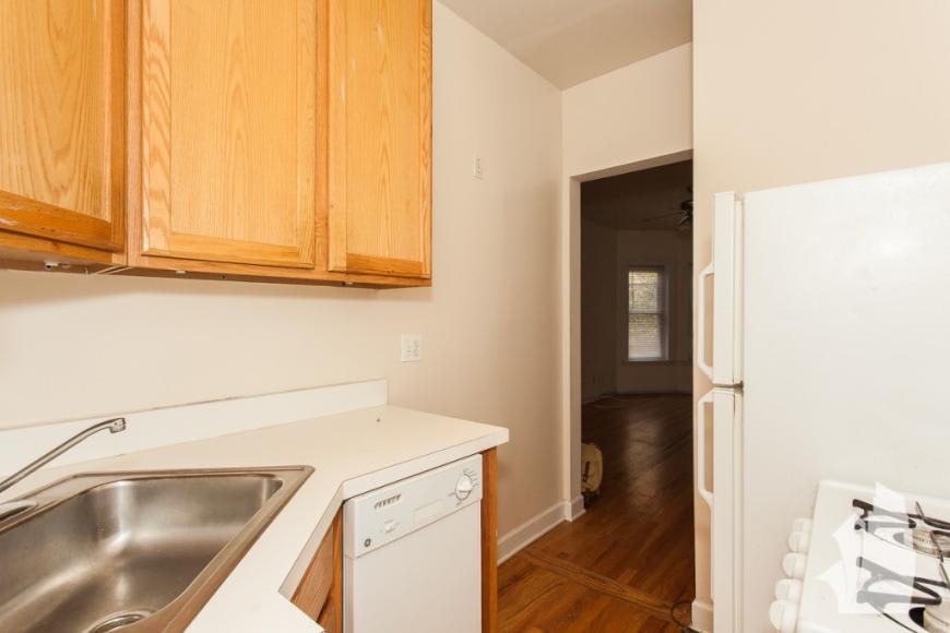 3918 North Pine Grove Avenue – photo 2