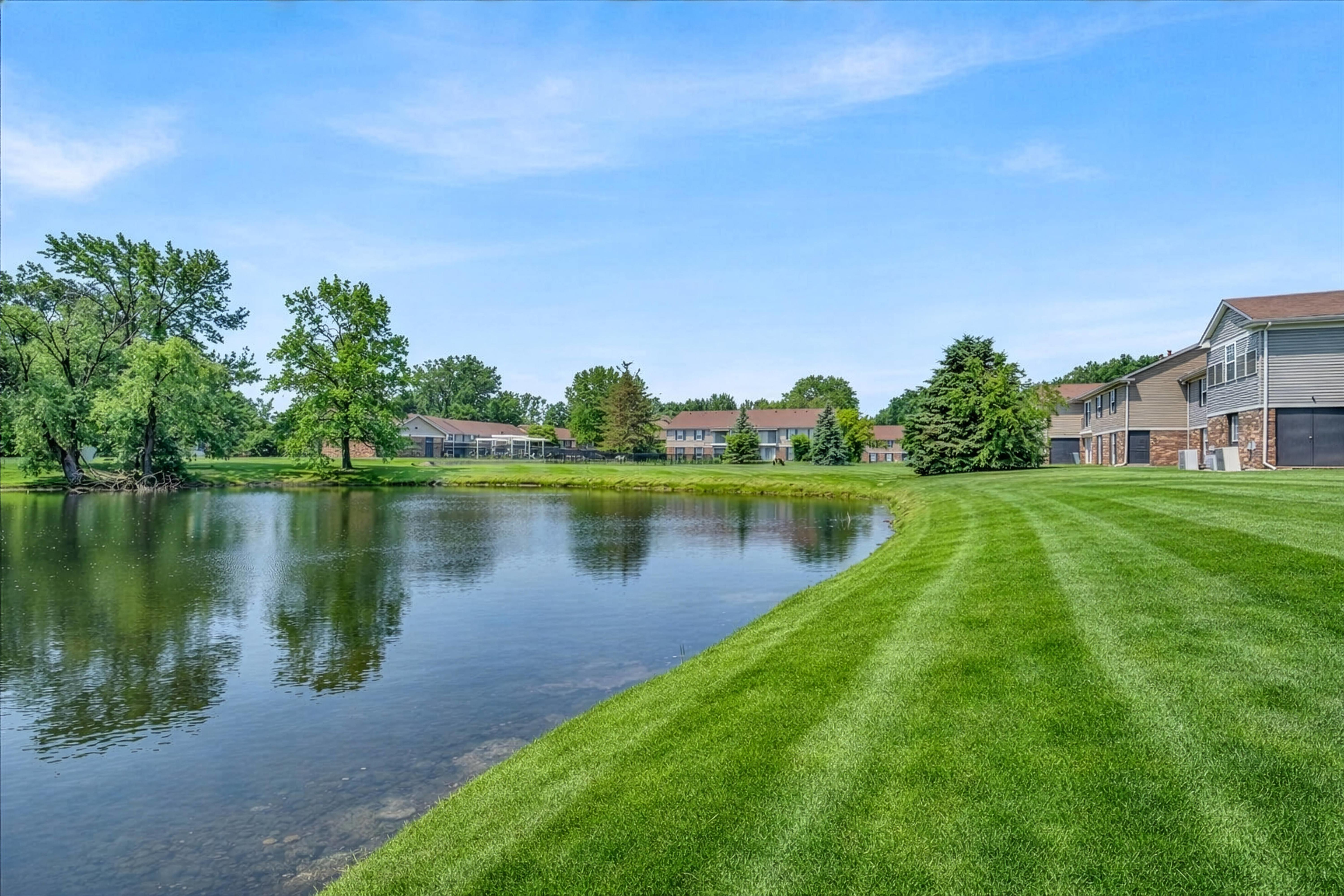 South Grove Apartments – photo 3