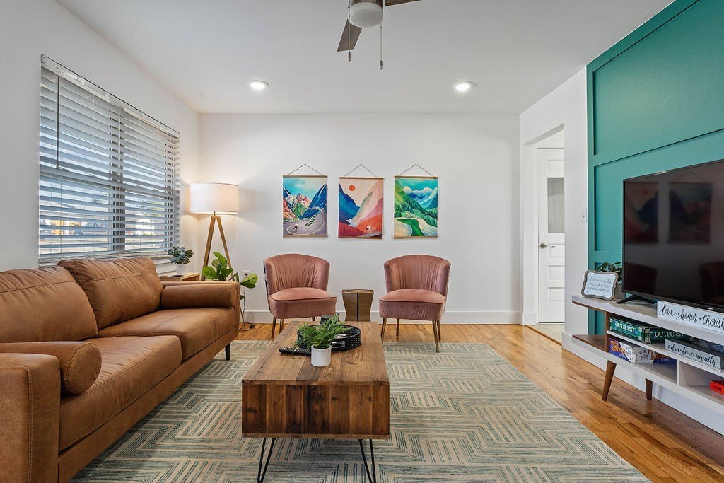 407 NW H Street – photo 1