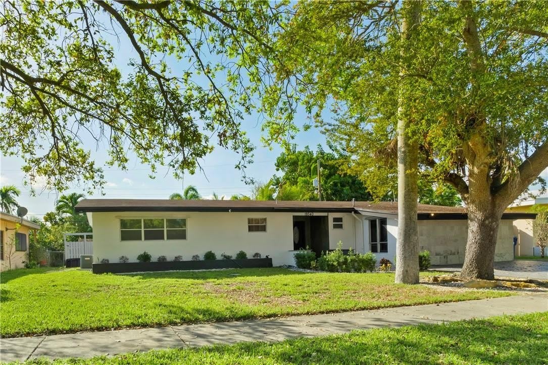 19340 NE 19 Avenue – photo 2