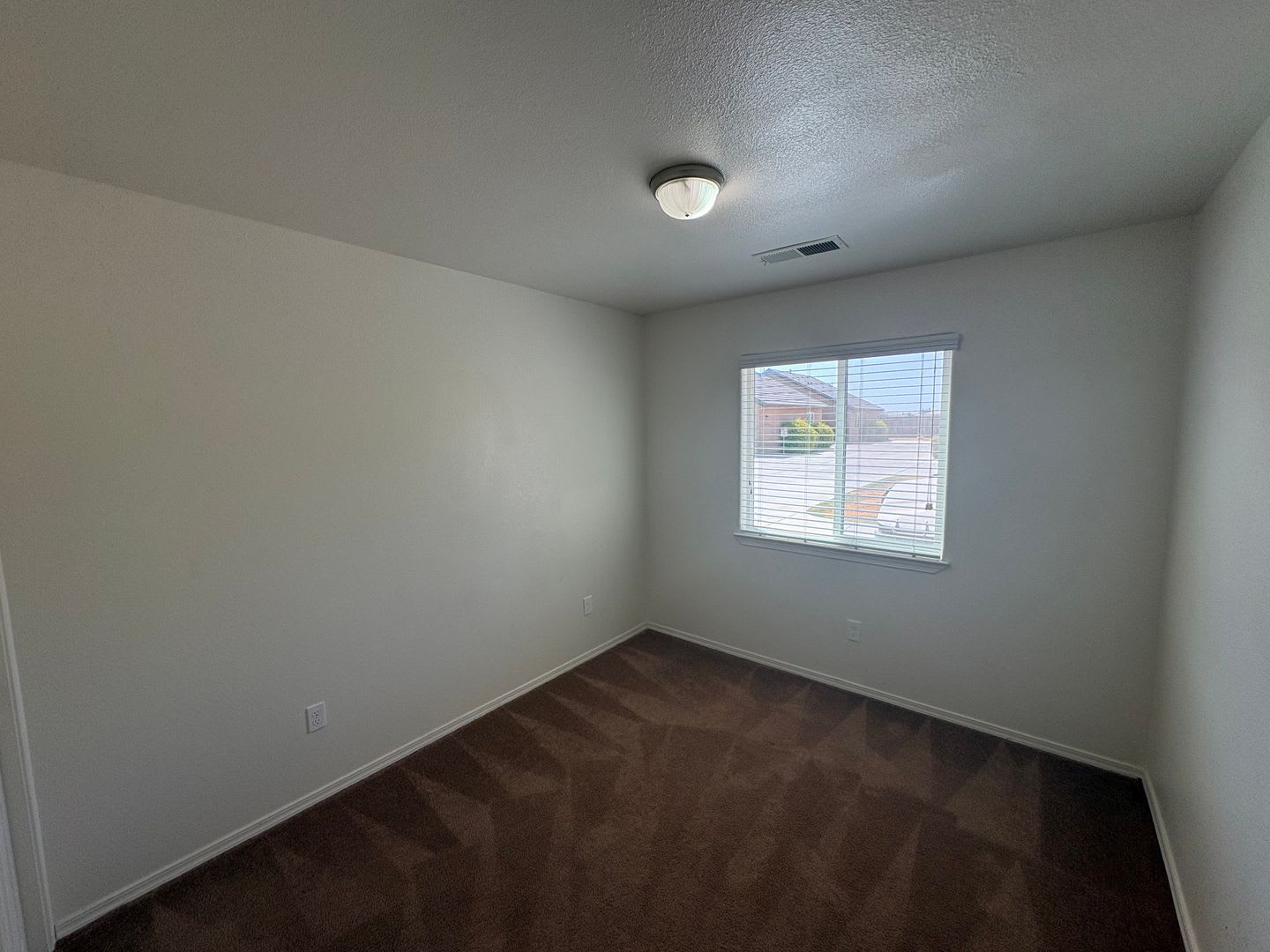 Tulare unit Near Shopping Center Available Now! – photo 4