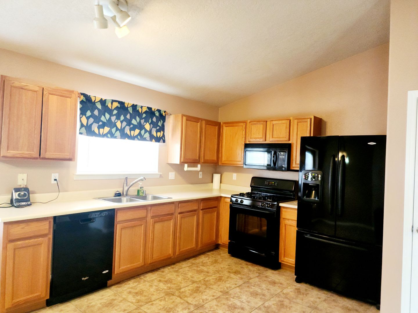 Four Bedroom Two Bath Home Located In Southwest Albuquerque Off Of Tower And 98Th – photo 4