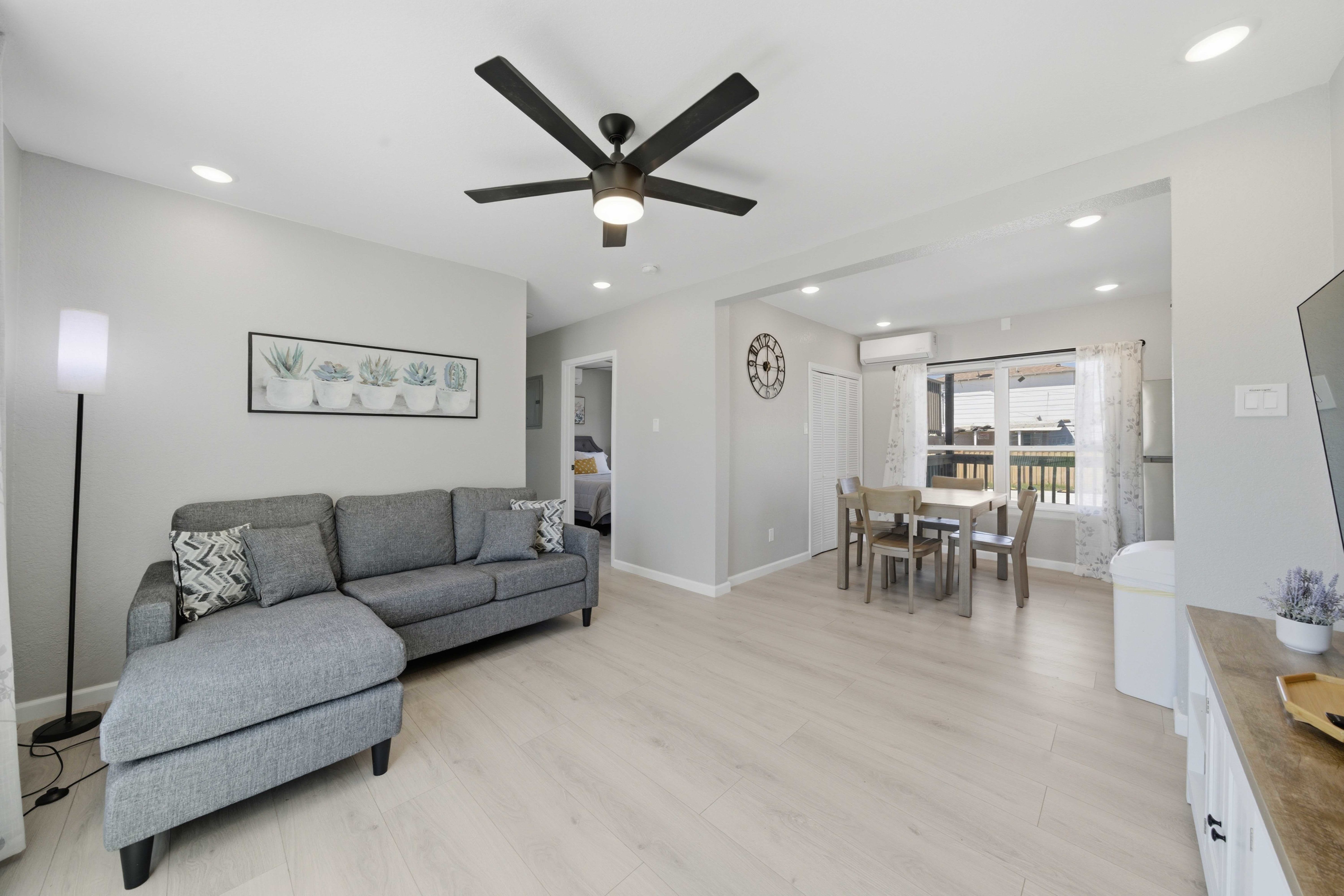 2819 South Pine Street – photo 1
