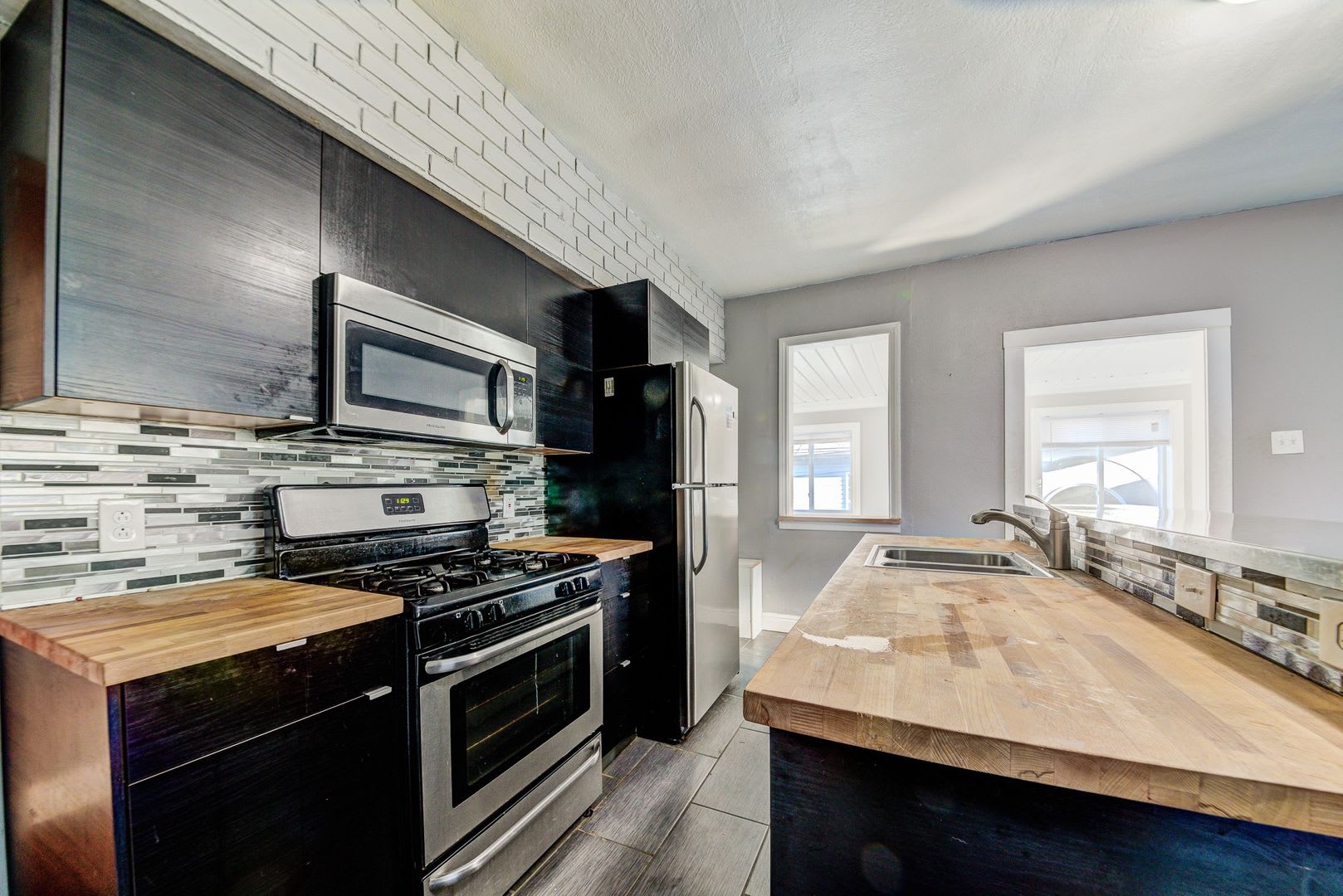 Available Now 3 Bedroom Home W Garage Ask How You Can Get Up To One Month Of Free Rent – photo 4