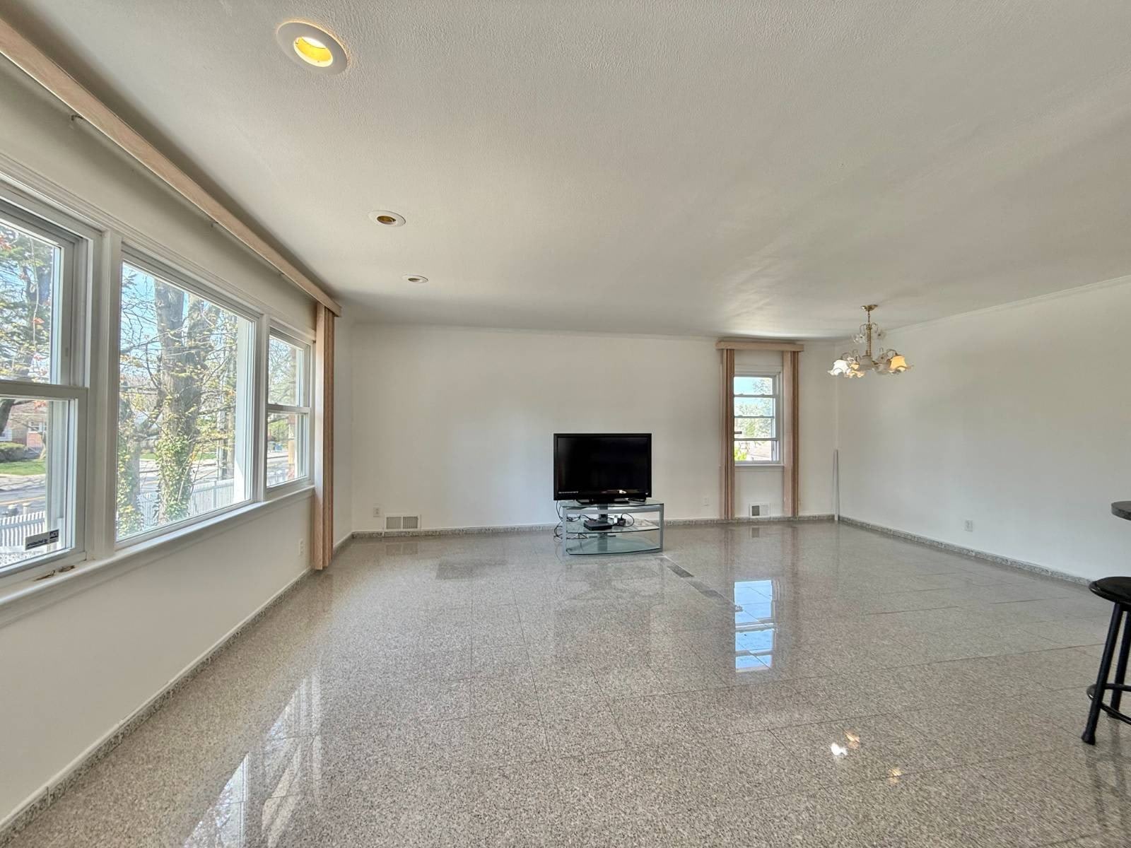 33-19 BELL BLVD – photo 2