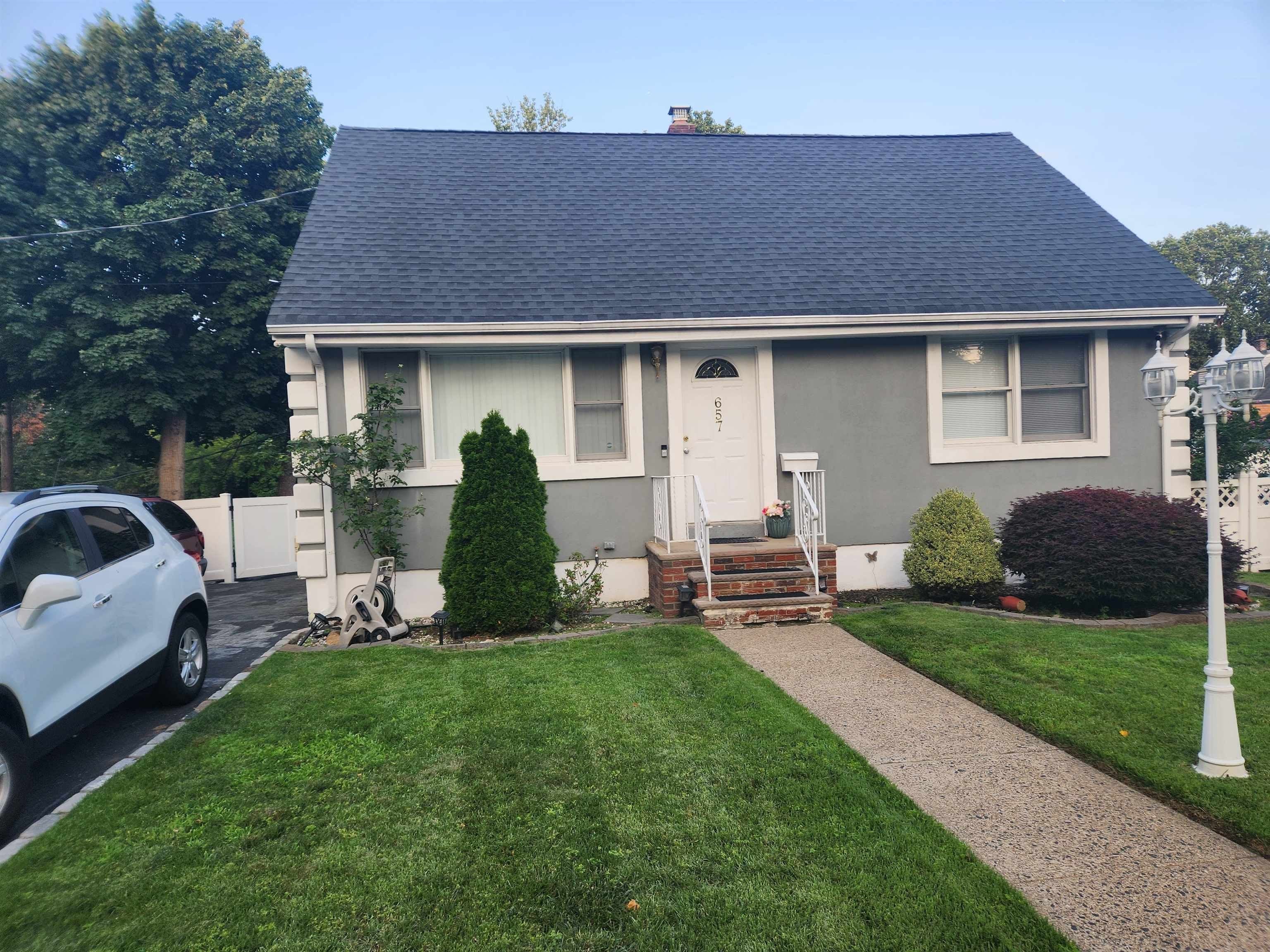 657 BROAD ST – photo 1