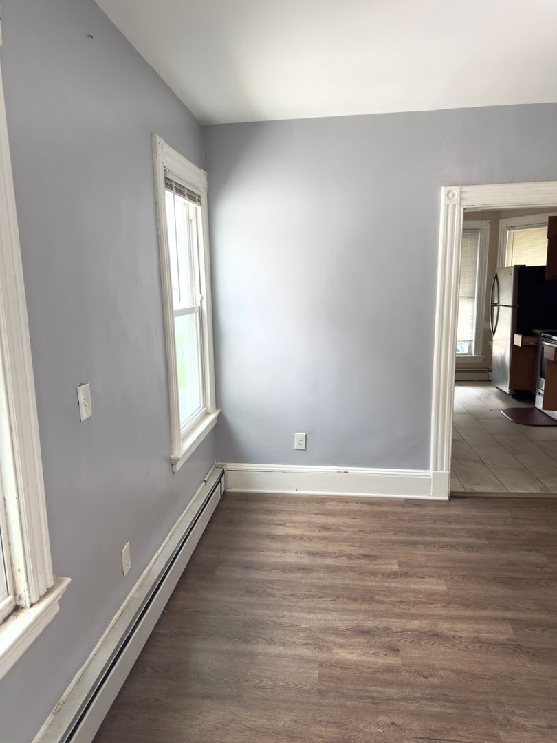 Spacious 2-Bedroom, 1-Bath Home in Hartford – photo 4