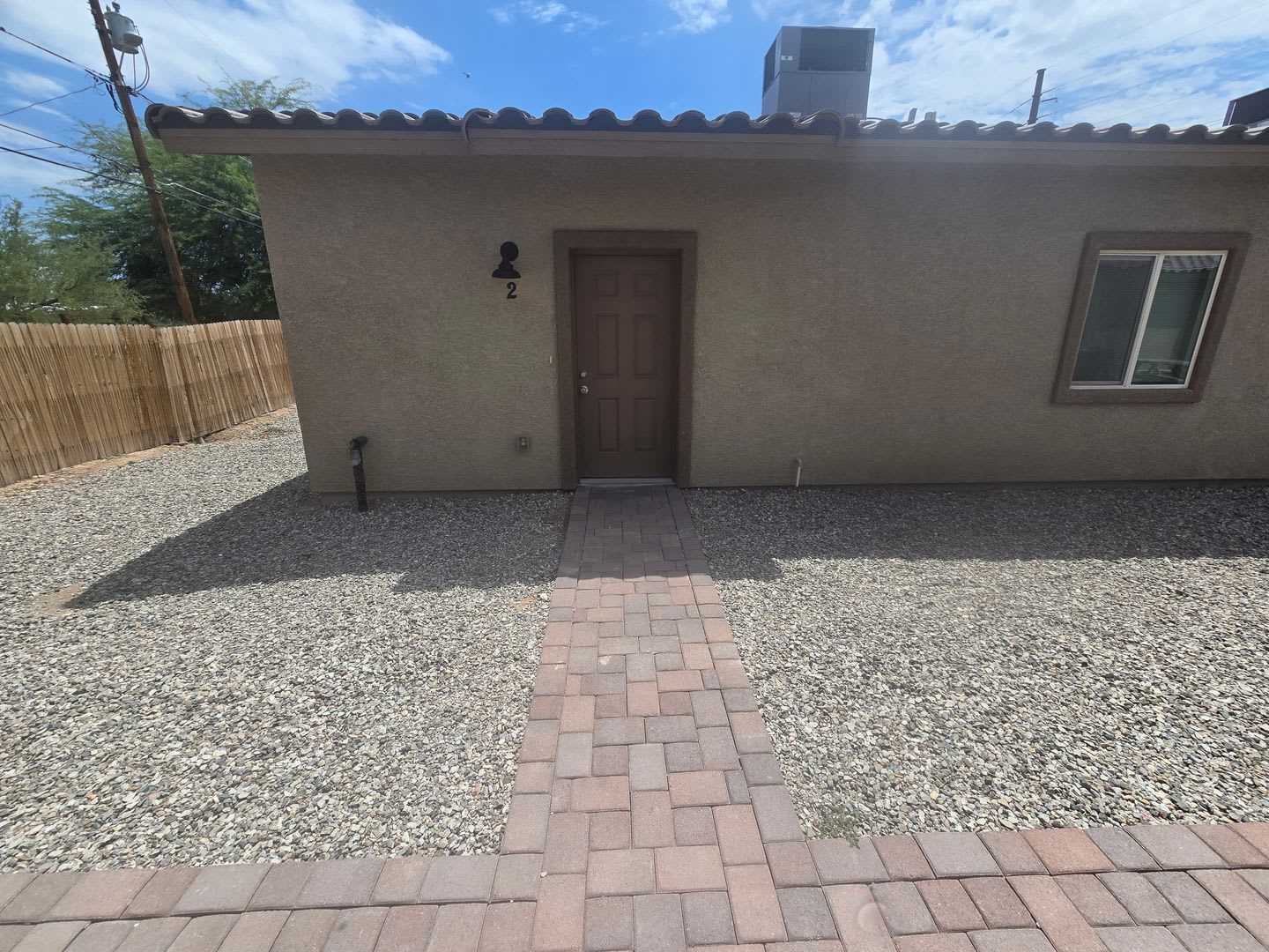 TOWNHOME AVAILABLE 2BD/1BA ALL TILE FLOORING!!! WON'T LAST!! – photo 1