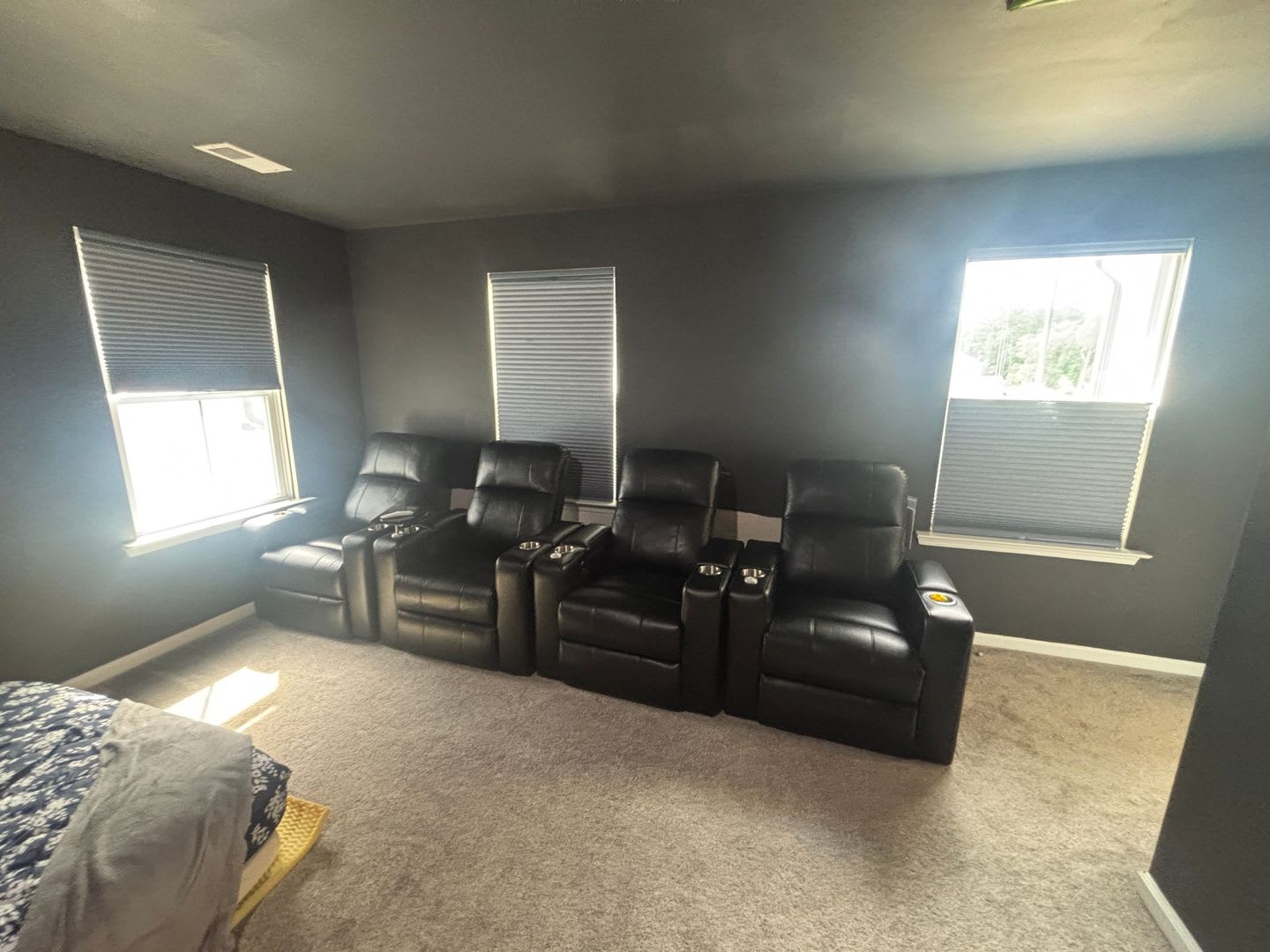 Room in 5 Bedroom Home at Aintree Ave – photo 3